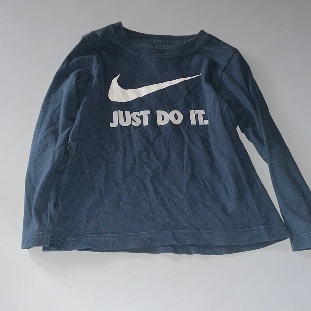 Nike long sleeve shirt, size 4T, blue and white